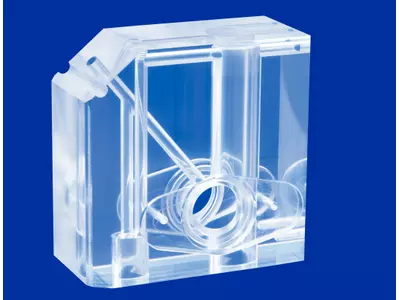 hochpaezise_gearbeitetes_cnc-fraesteil_aus_acrylglas.jpg