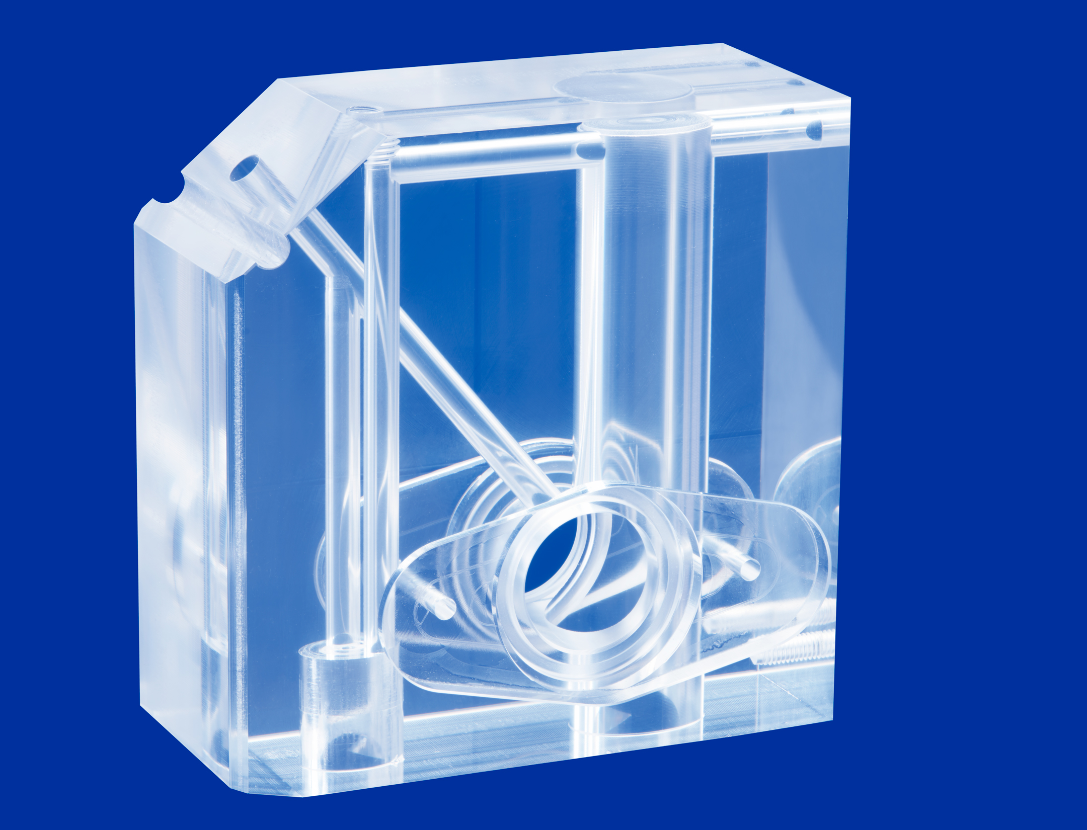 Hochpräzise gearbeitet: CNC-Frästeil aus Acrylglas