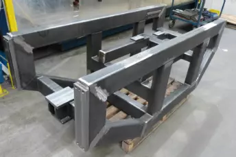 Stahlrohrgestell bearbeitet