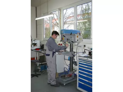 Bohr- und Gewindeschneidmaschinen