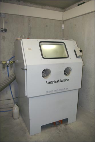 Sand- und Glasperlstrahlanlagen