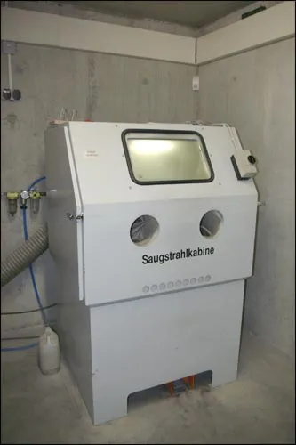 Sand- und Glasperlstrahlanlagen