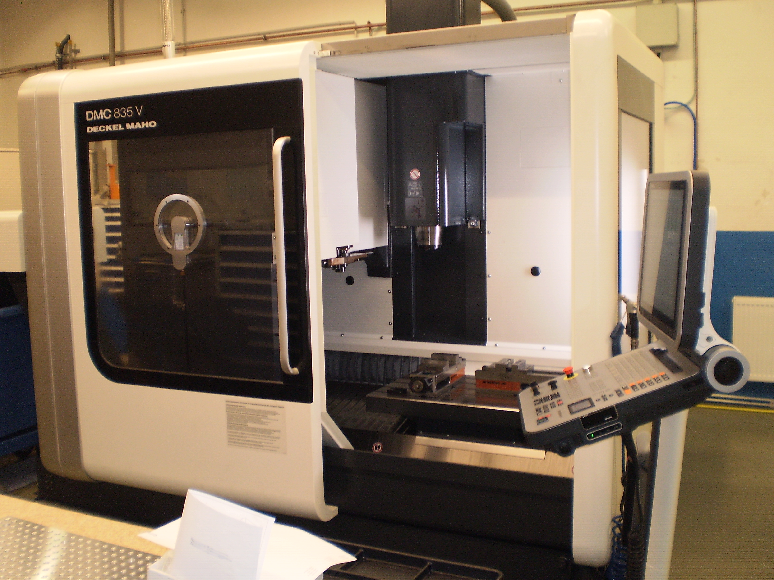 DMC 835 V