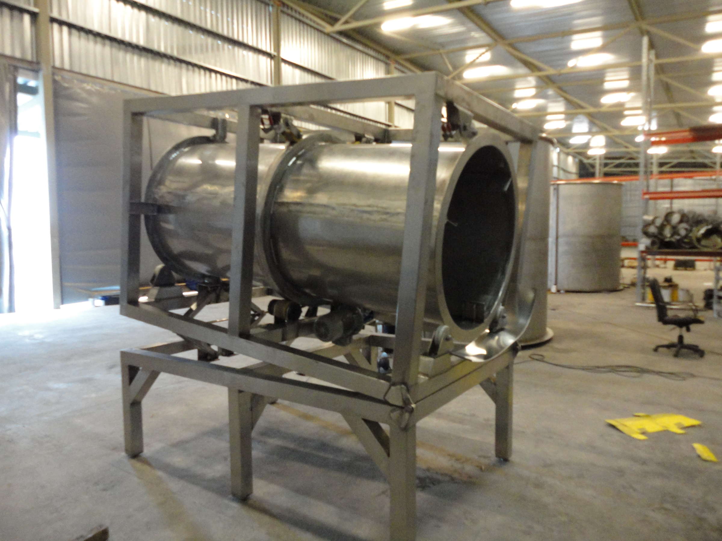 Stirring tank
