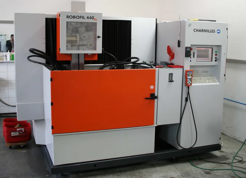 CNC-Drahterodiermaschine