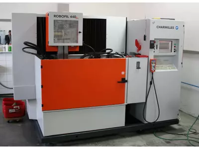 CNC-Drahterodiermaschine