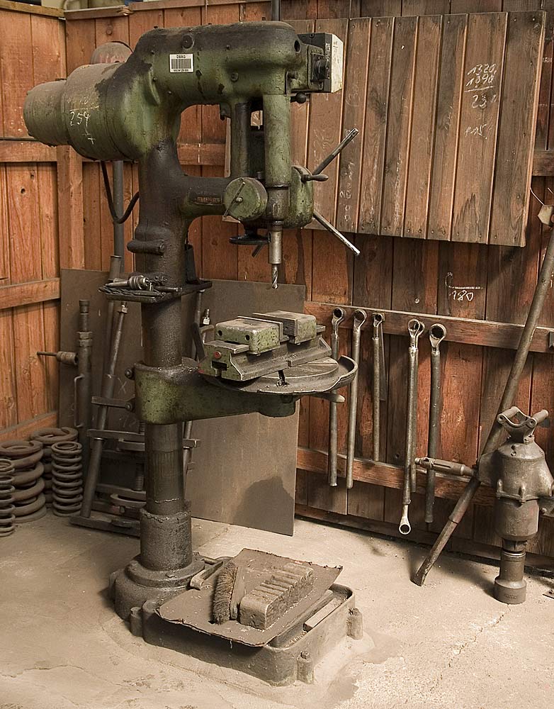 Alte Säulenbohrmaschine