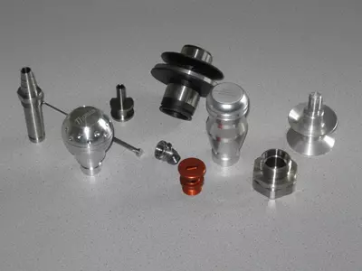 Drehteile aus verschiedenen Materialien