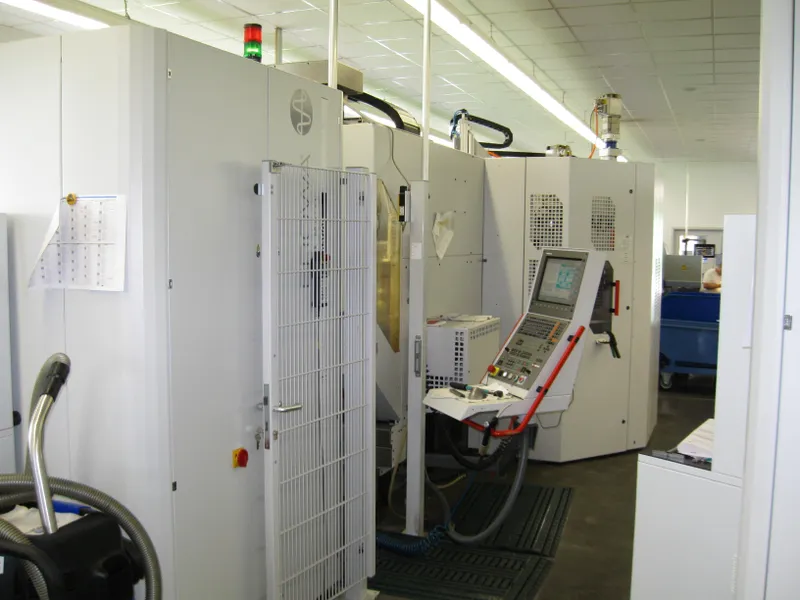C30U 5-Achsen Fräsmaschine mit EROWA Palettenwechsler