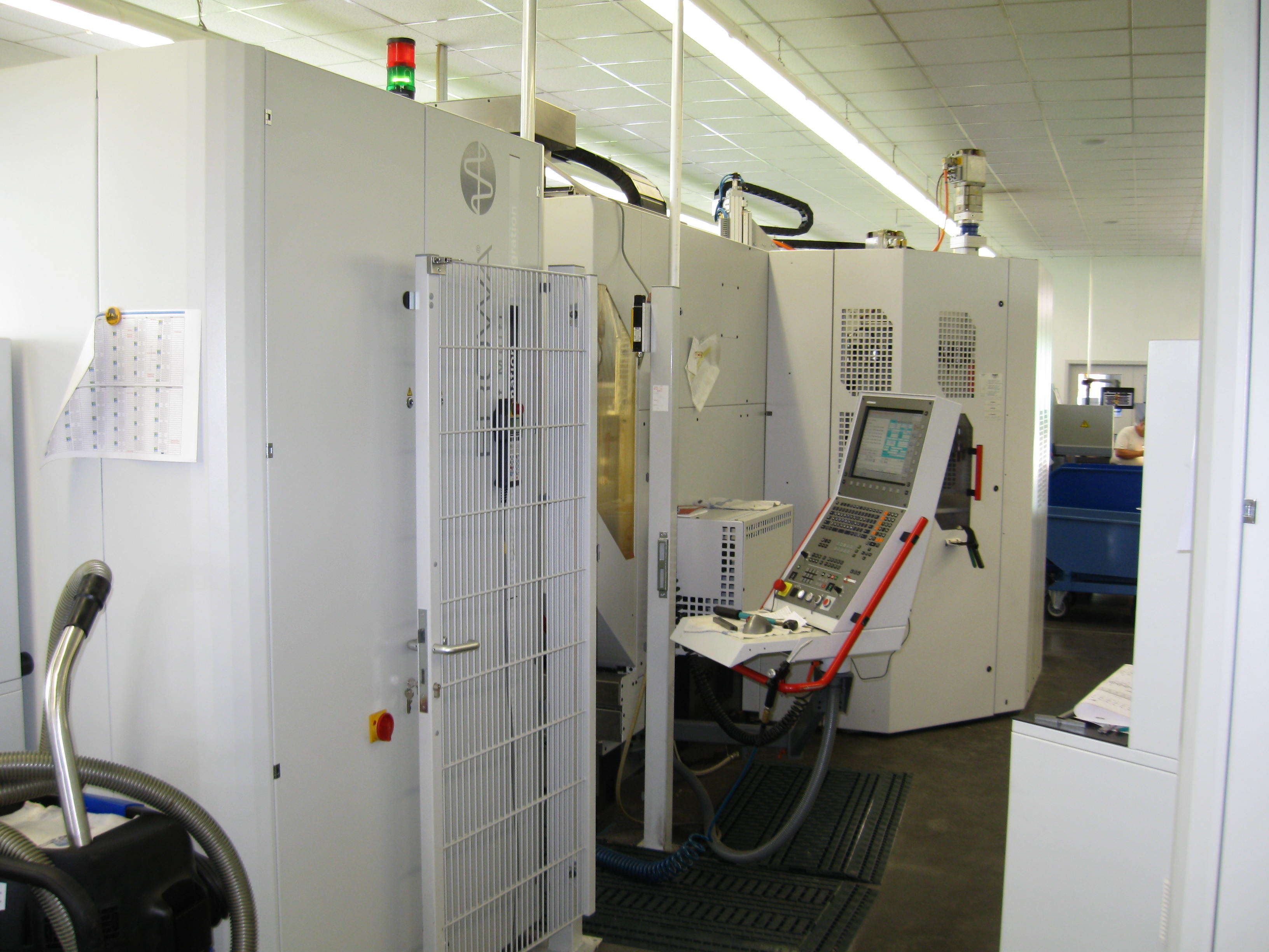 C30U 5-Achsen Fräsmaschine mit EROWA Palettenwechsler