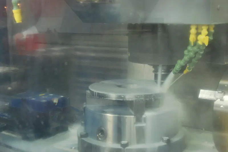 verschiedene CNC-Fräsmaschinen