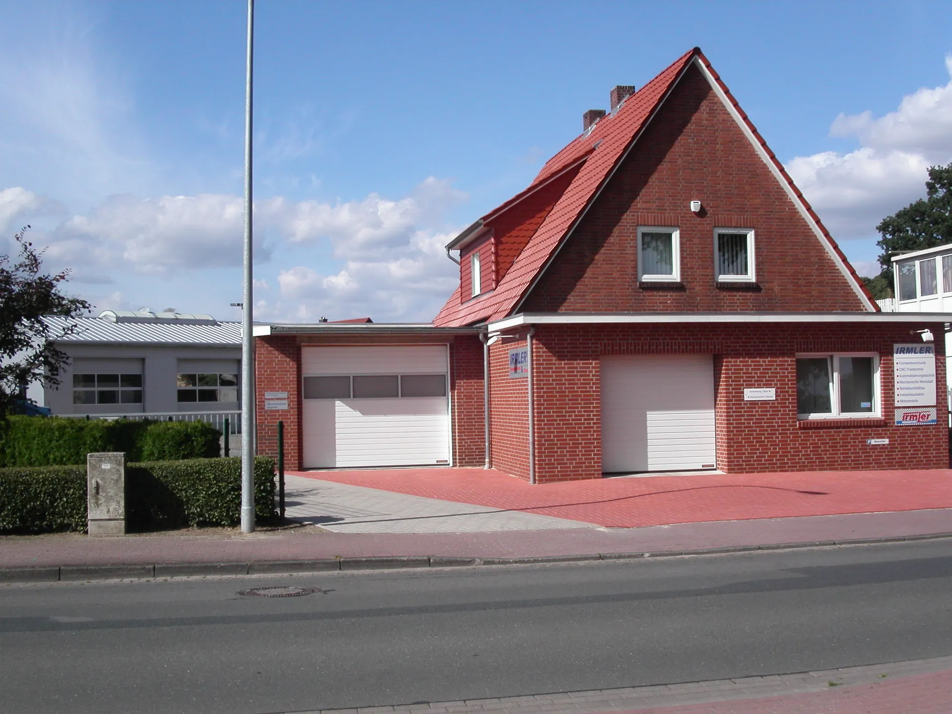 Betriebsgebäude und Büro