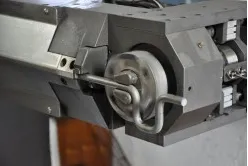 Wire bending machine