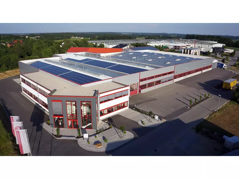 Firmensitz_Luftaufnahme.webp