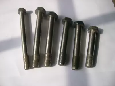 Schrauben, Verbindungsteile und Zahnräder