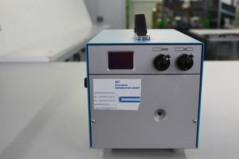 Automatische Abisoliermaschine
