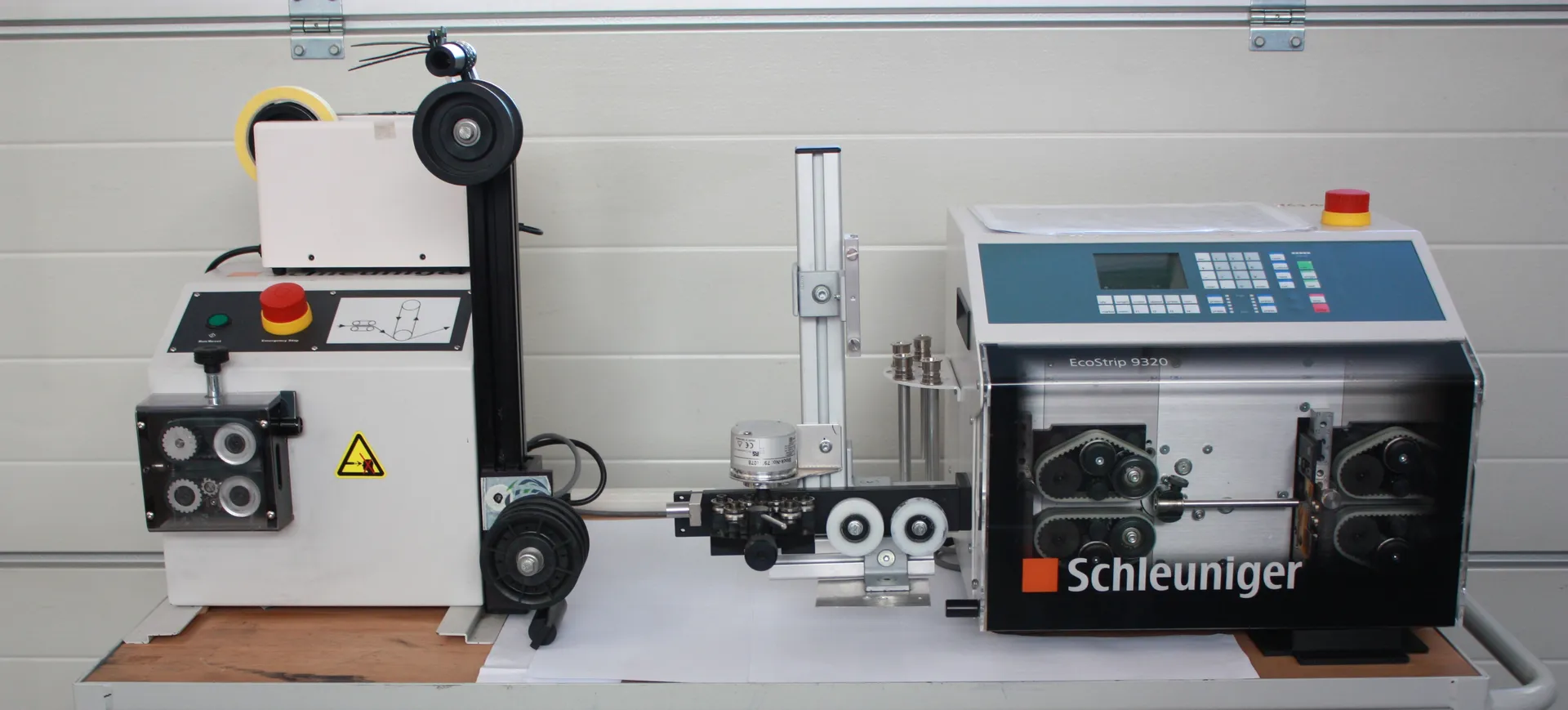 Kabelabläng- und abisoliermaschine