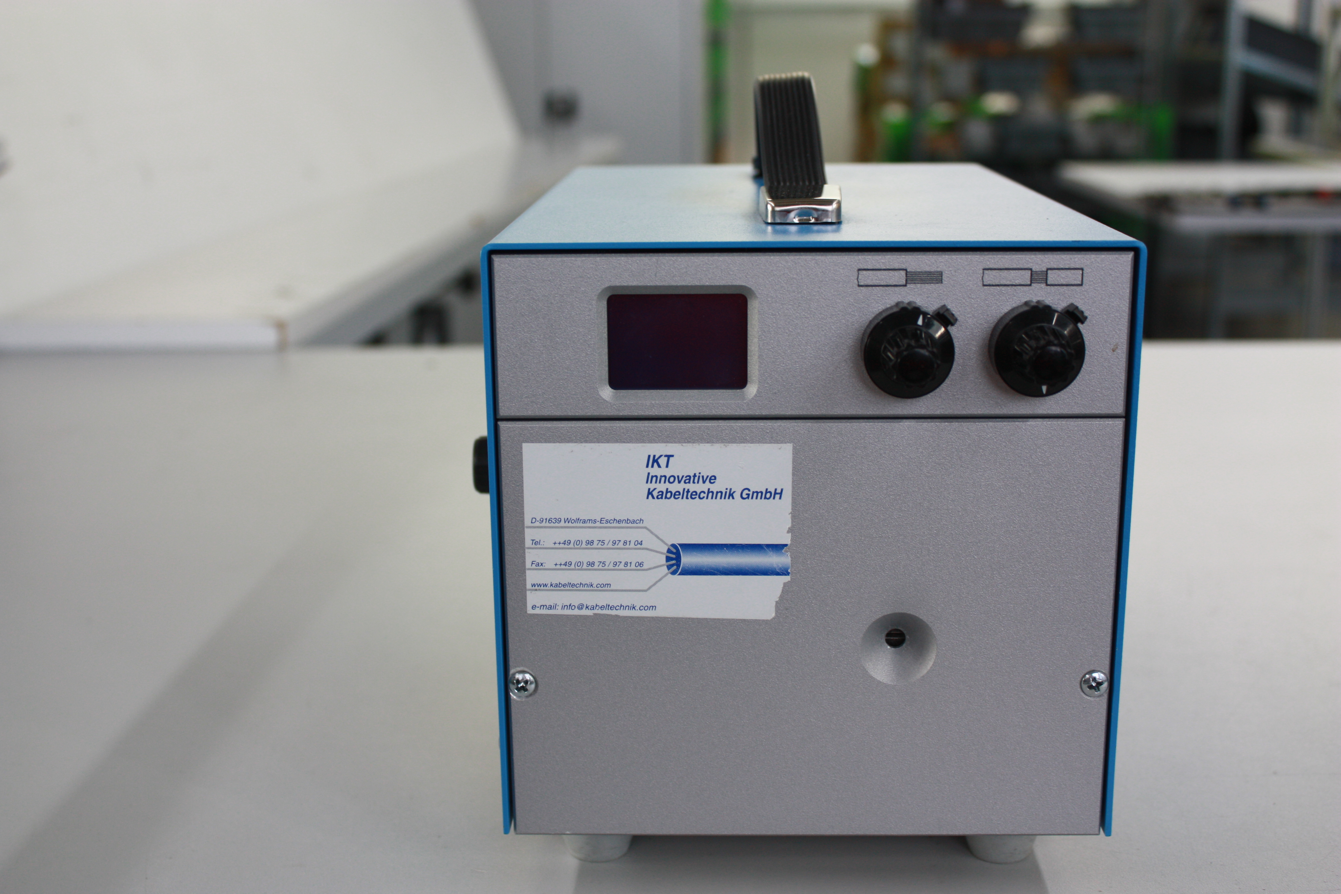 Automatische Abisoliermaschine