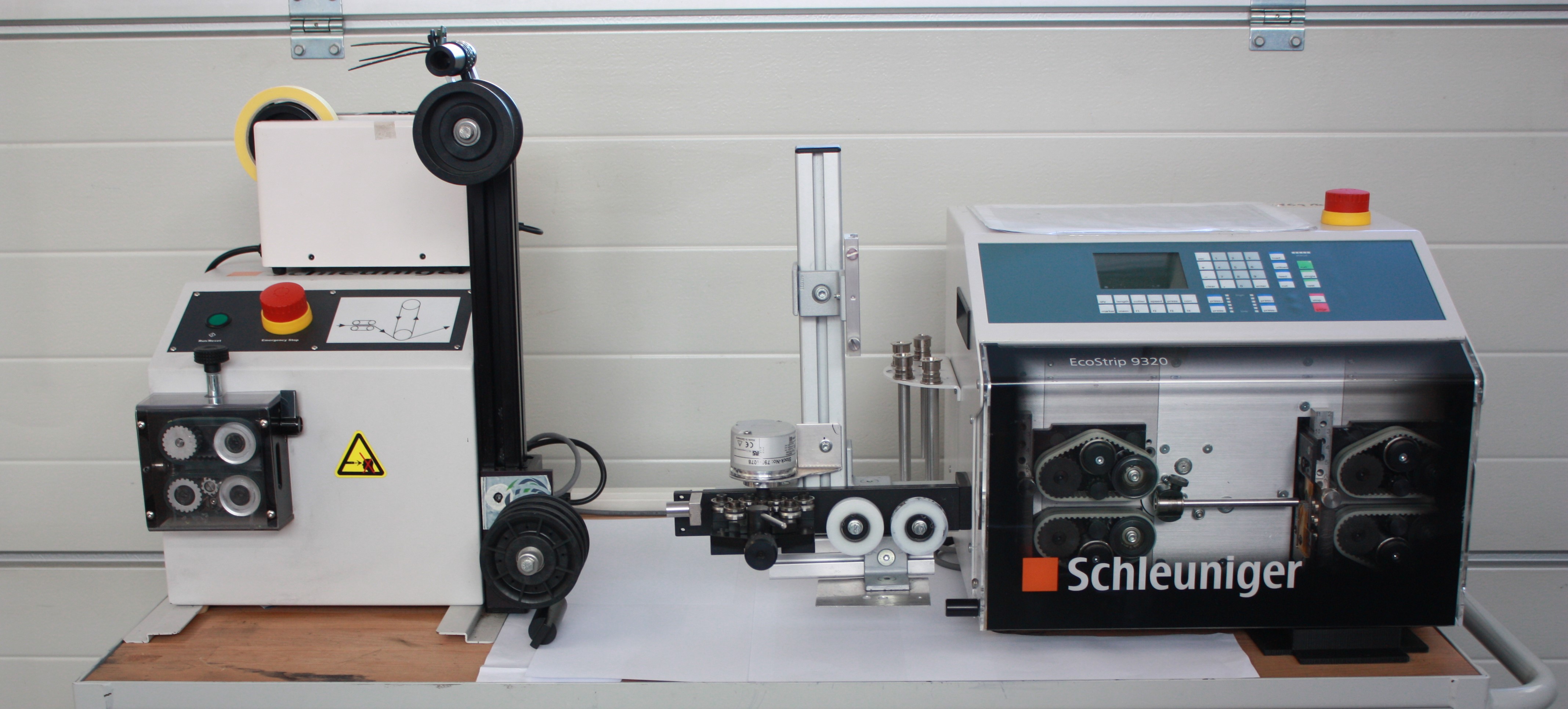 Kabelabläng- und abisoliermaschine