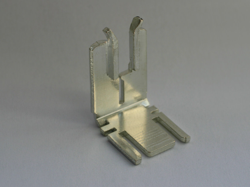 Contact for 64 A safety fuse