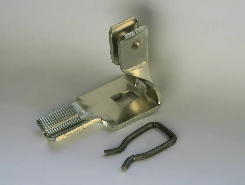Contact for 55 A safety fuse
