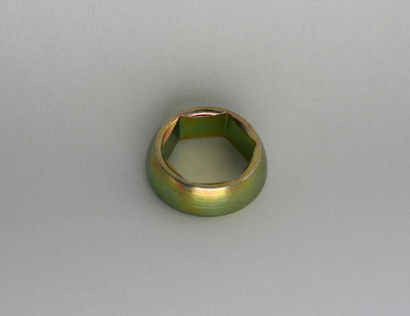 Hexagonal cover for lag screw