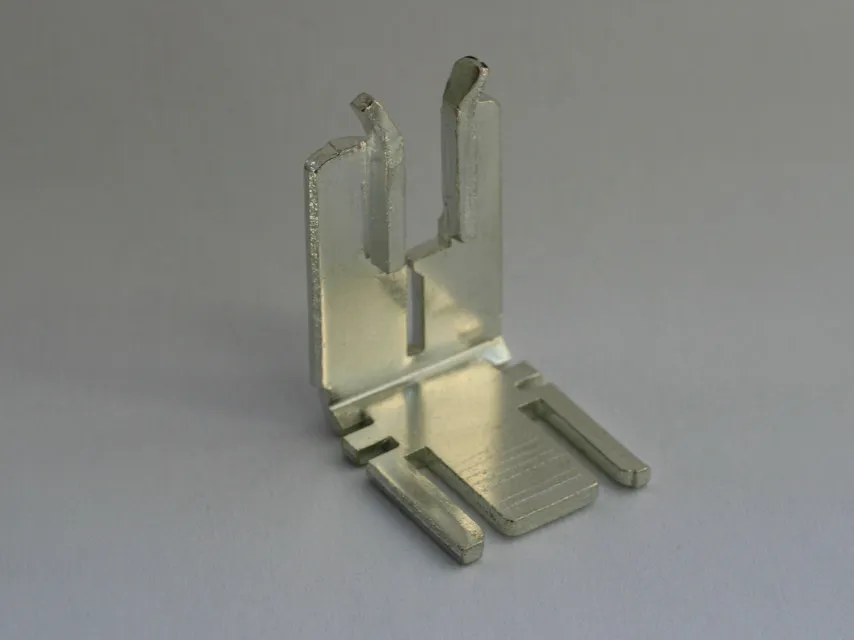Contact for 64 A safety fuse