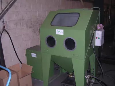 Korundstrahlen - Maschine