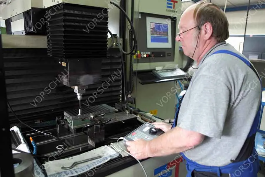 Senkerodiermaschine