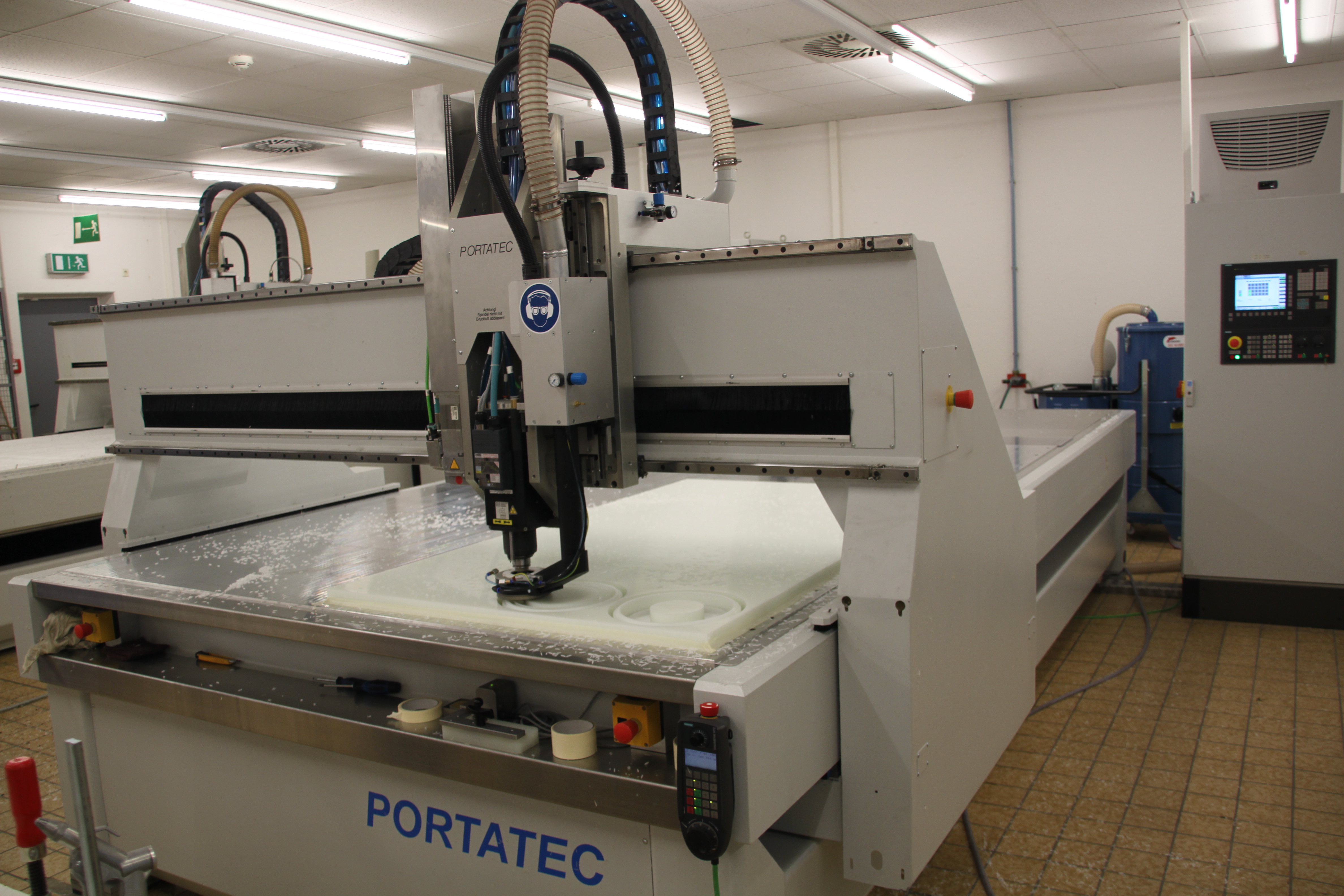Portalfräsmaschine mit Vakuumspannung