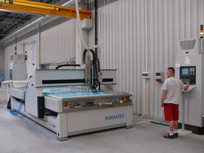 4 CNC Bearbeitungszentren