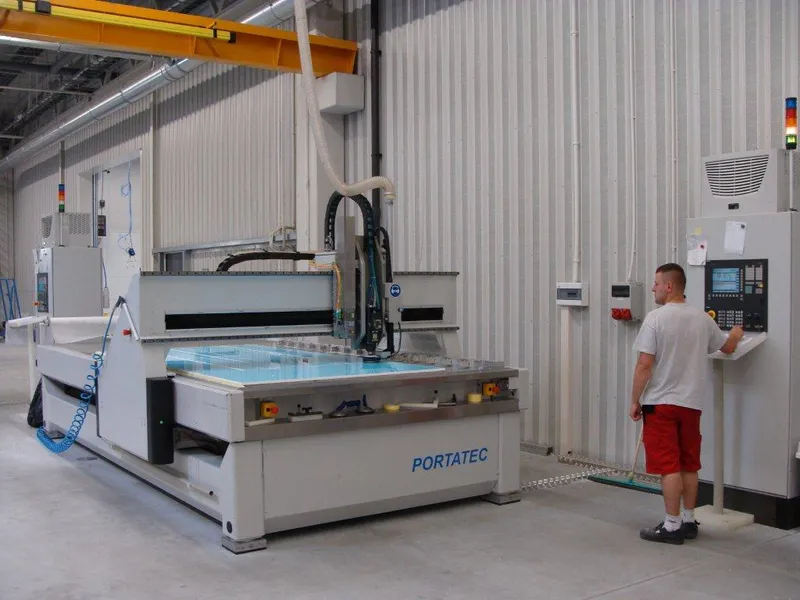 4 CNC Bearbeitungszentren