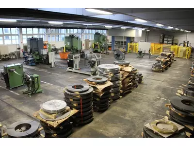 1x Leinhaas-Stanzautomaten - Presskraft: 160 t 