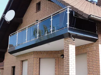 Balkongeländer mit Glasfüllung