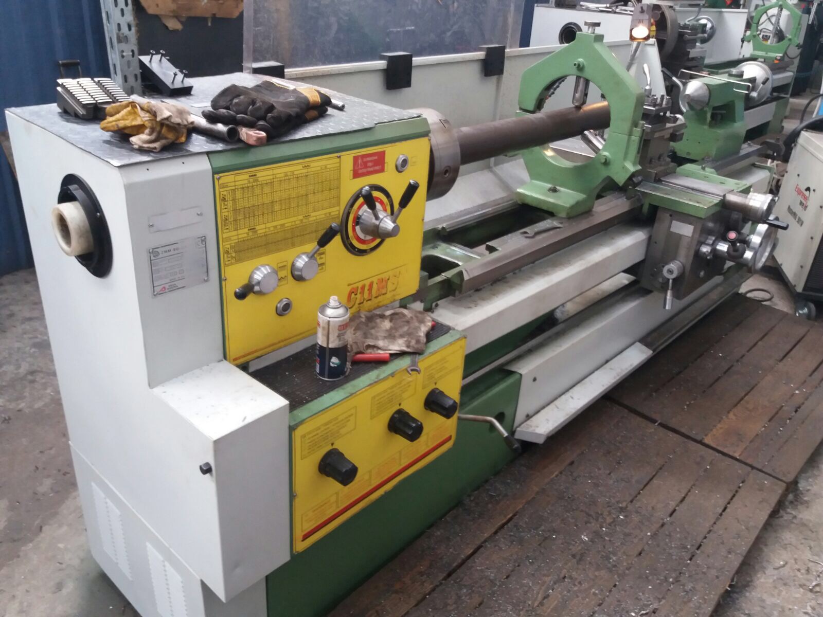 Universal (Ø600x2000mm) Turning Machine