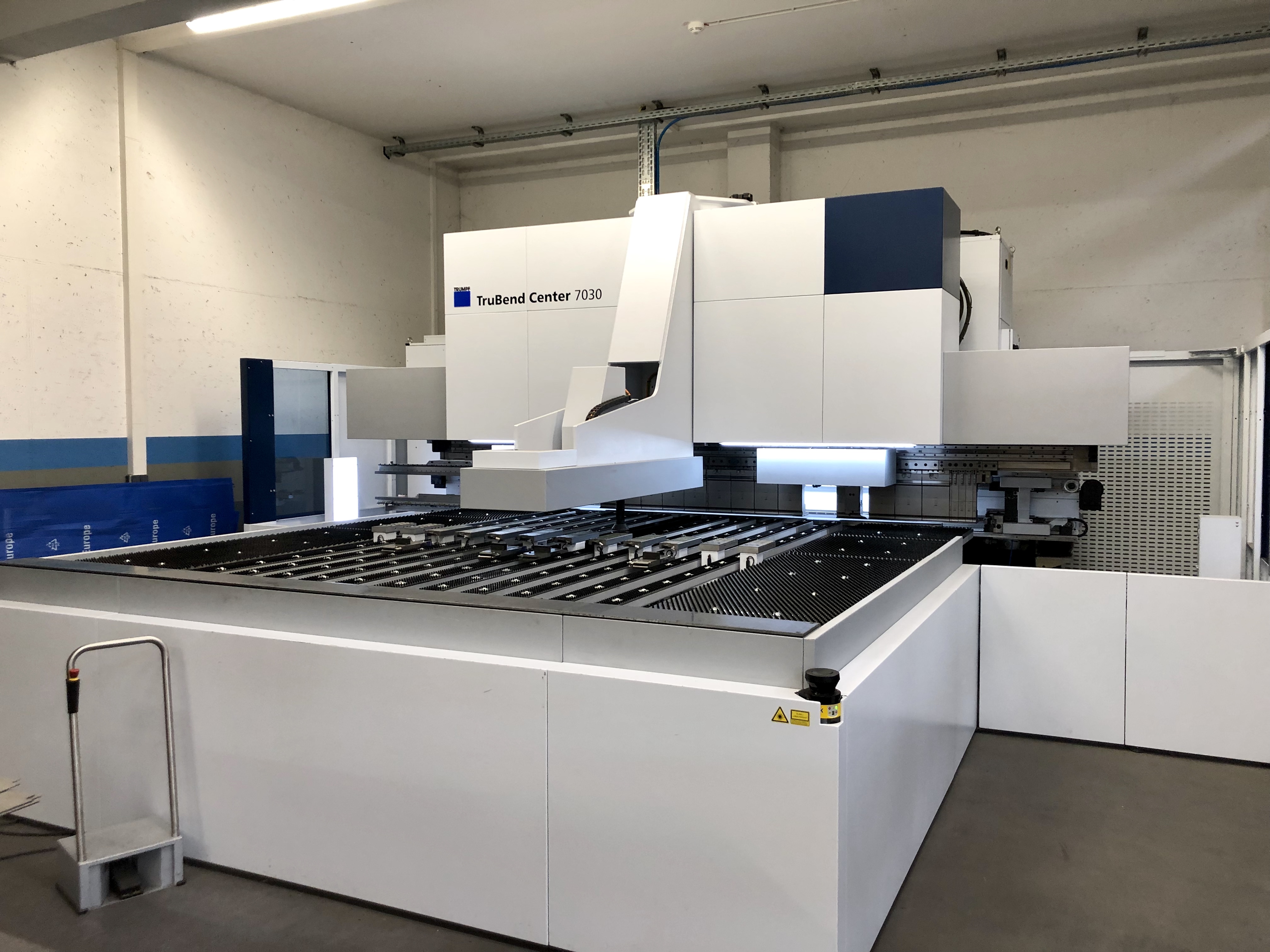 Vollautomatische Schwenkbiege TruBend Center 7030