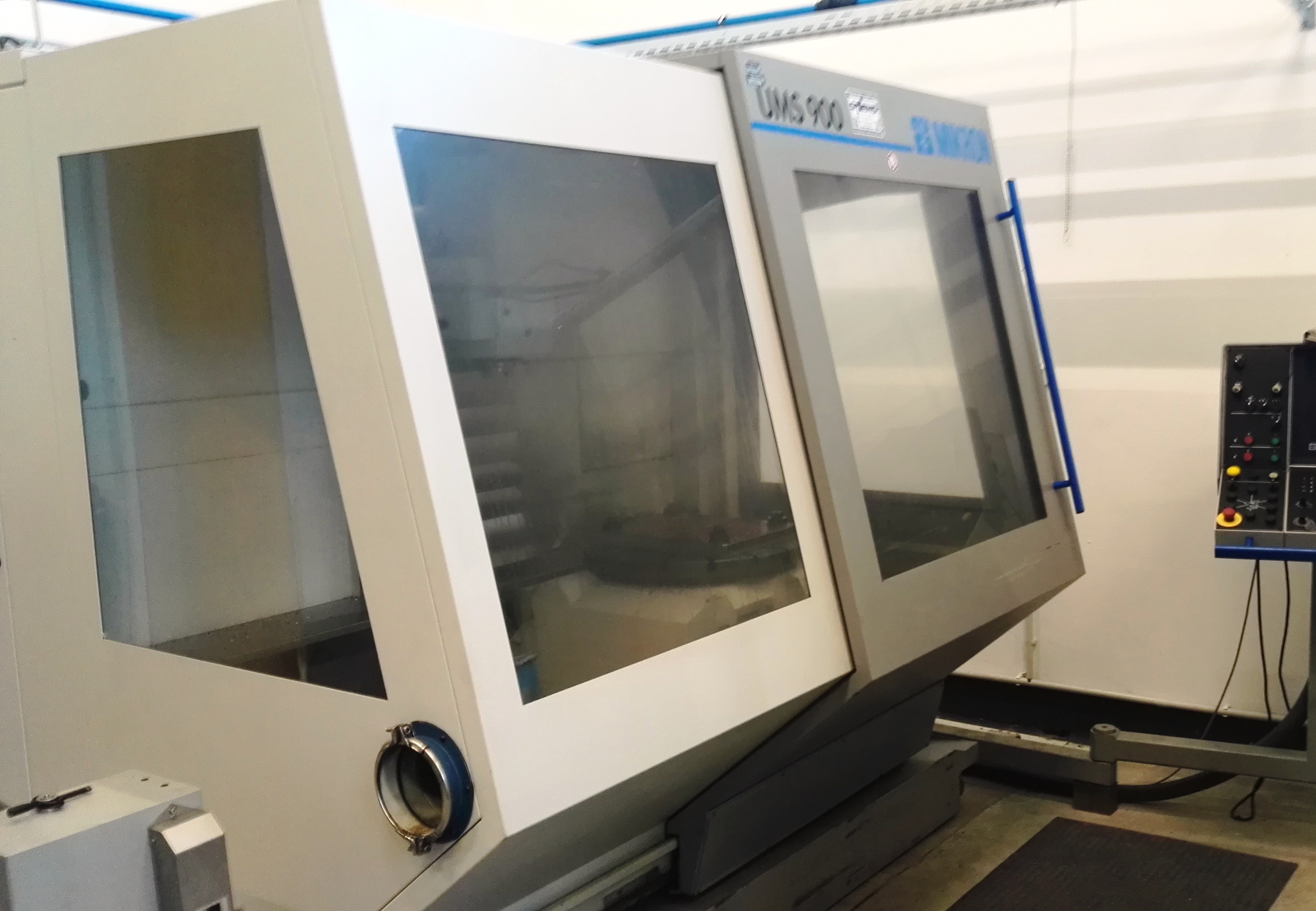 UMS 900