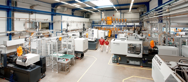 25 Spritzgiessmaschinen (15t-250t)