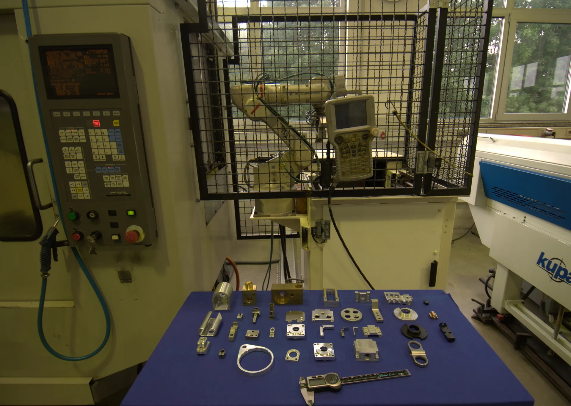 4-Achsmaschine Bearbeitungszentrum mit Beladestation