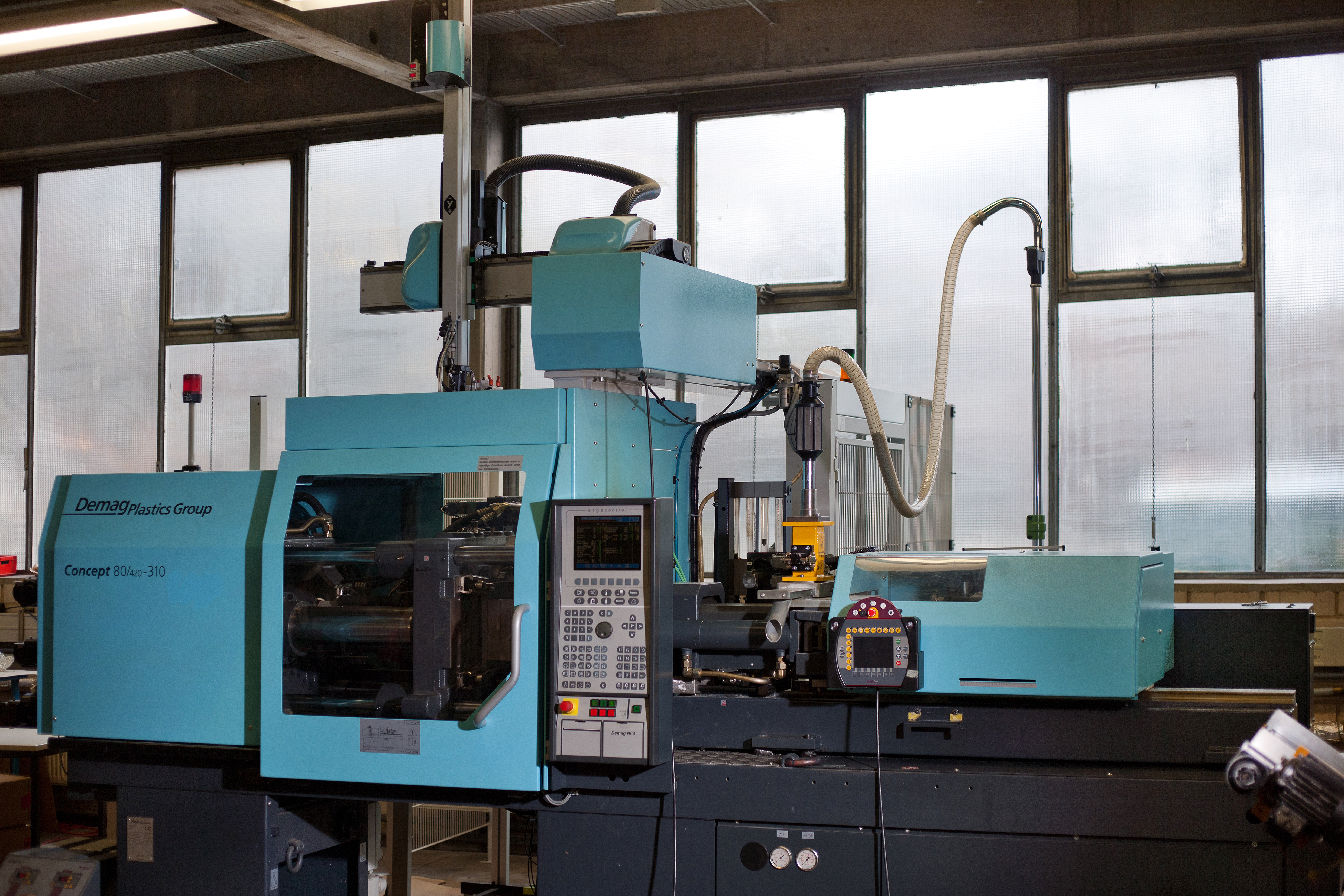 demag concept 80-420 mit Robot DR 711 CNC