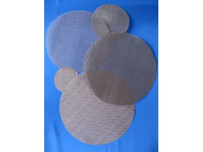 Filter with waved nets