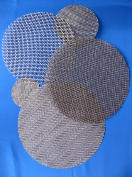 Filter with waved nets