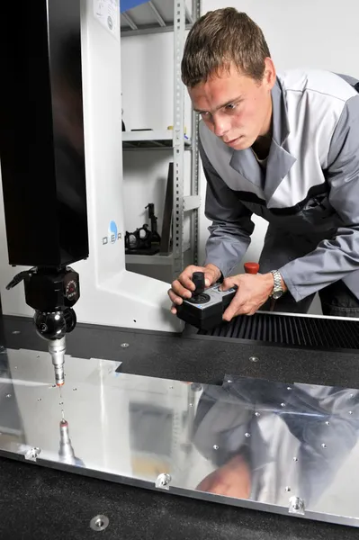 DEA Global - 3D Messmaschine
