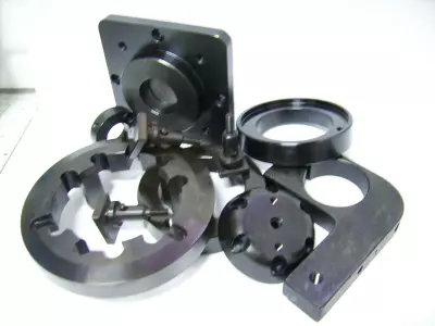 Diverse brünierte Dreh-Frästeile