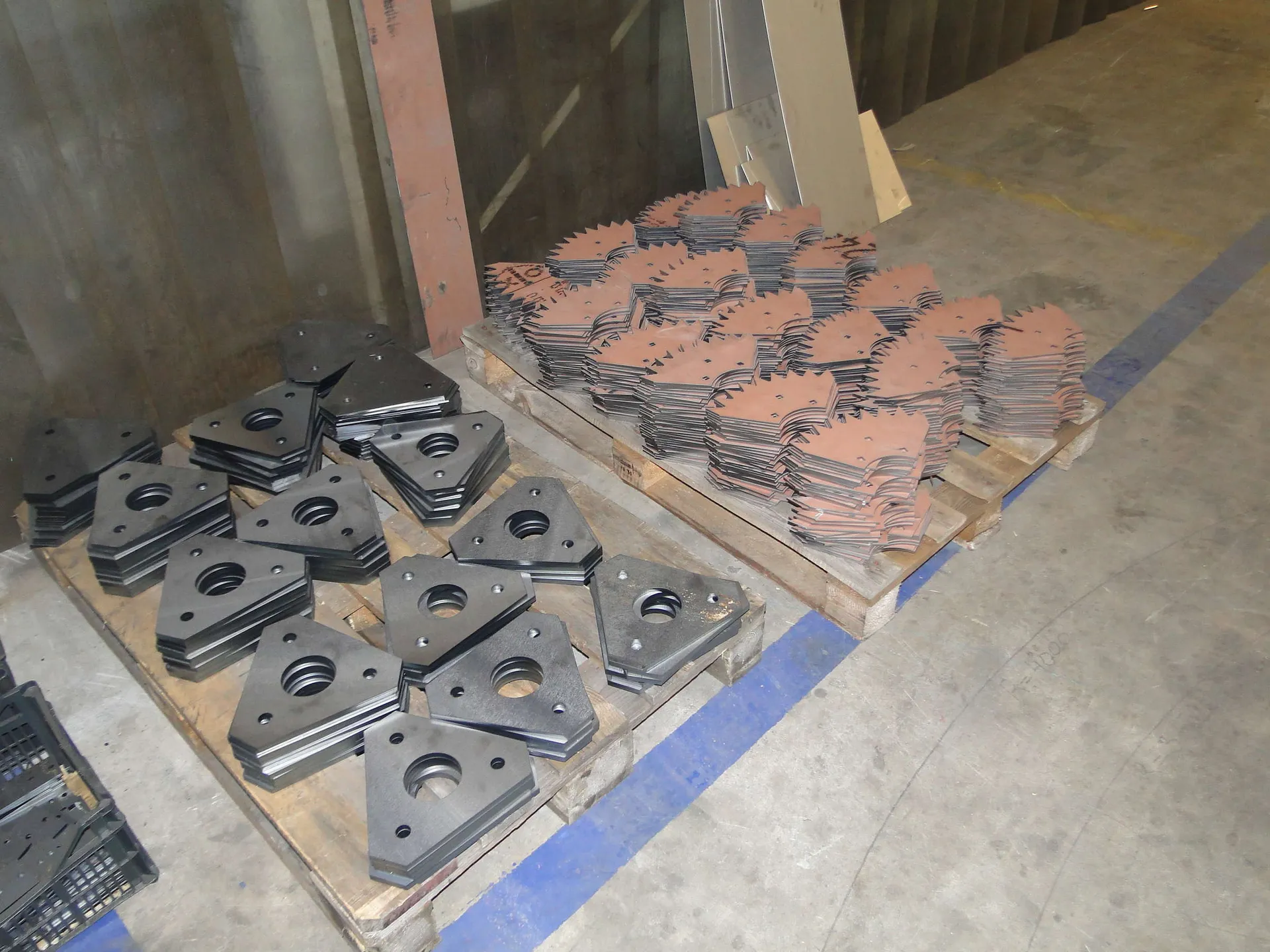 Flat laser cutting