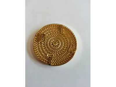 Lasergesintertes Ziffernblatt, vergoldet