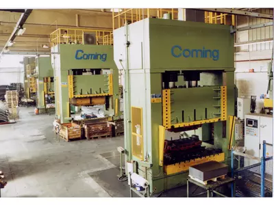 Presse oleodinamiche da 600 a 1200 Ton. / campo lavoro: 2000x3500 mm