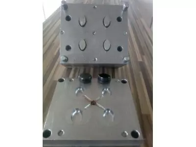 Werkzeug für Kunststoffstopfen für Stahlrohrstühle