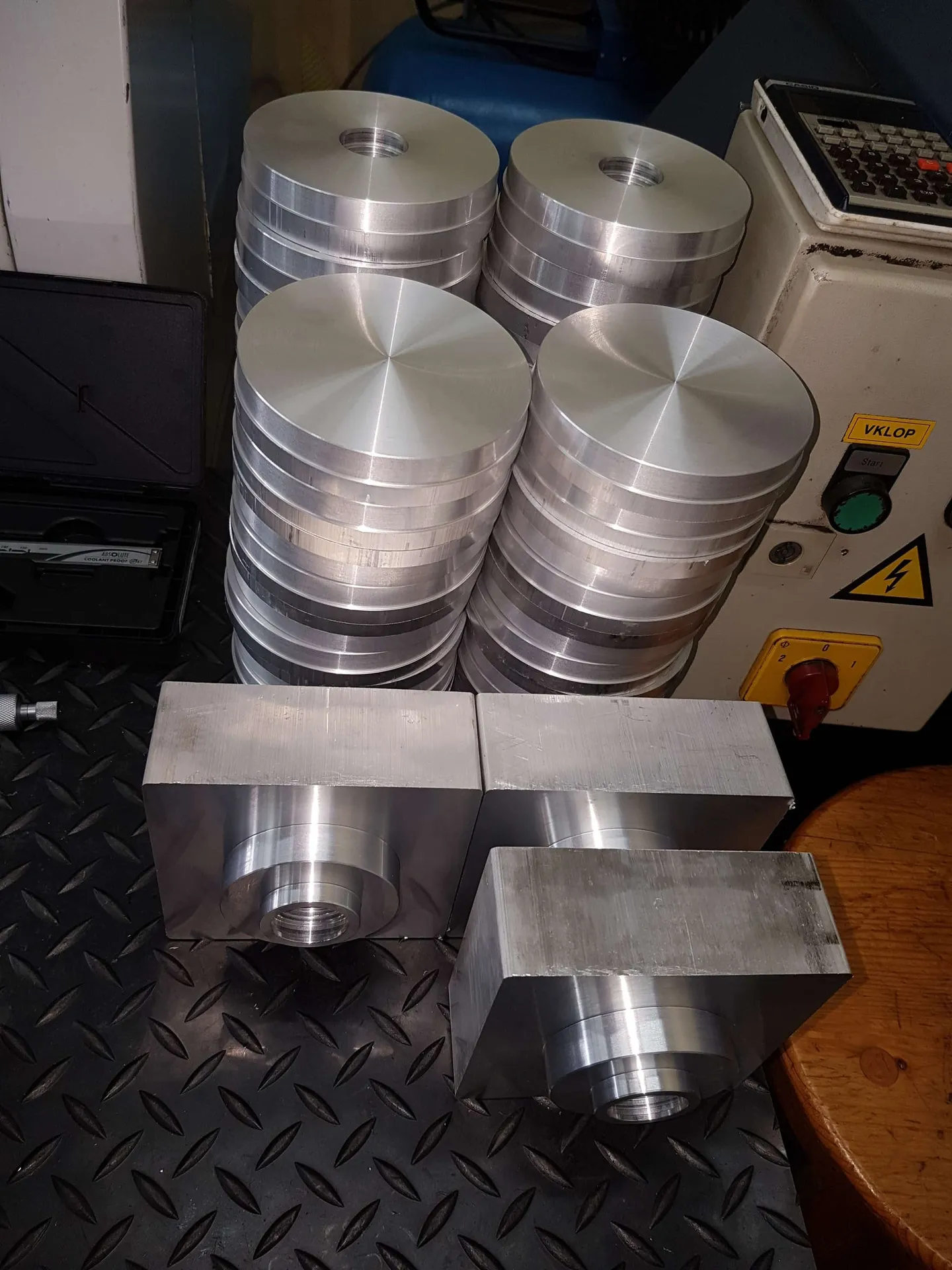 Turning aluminium