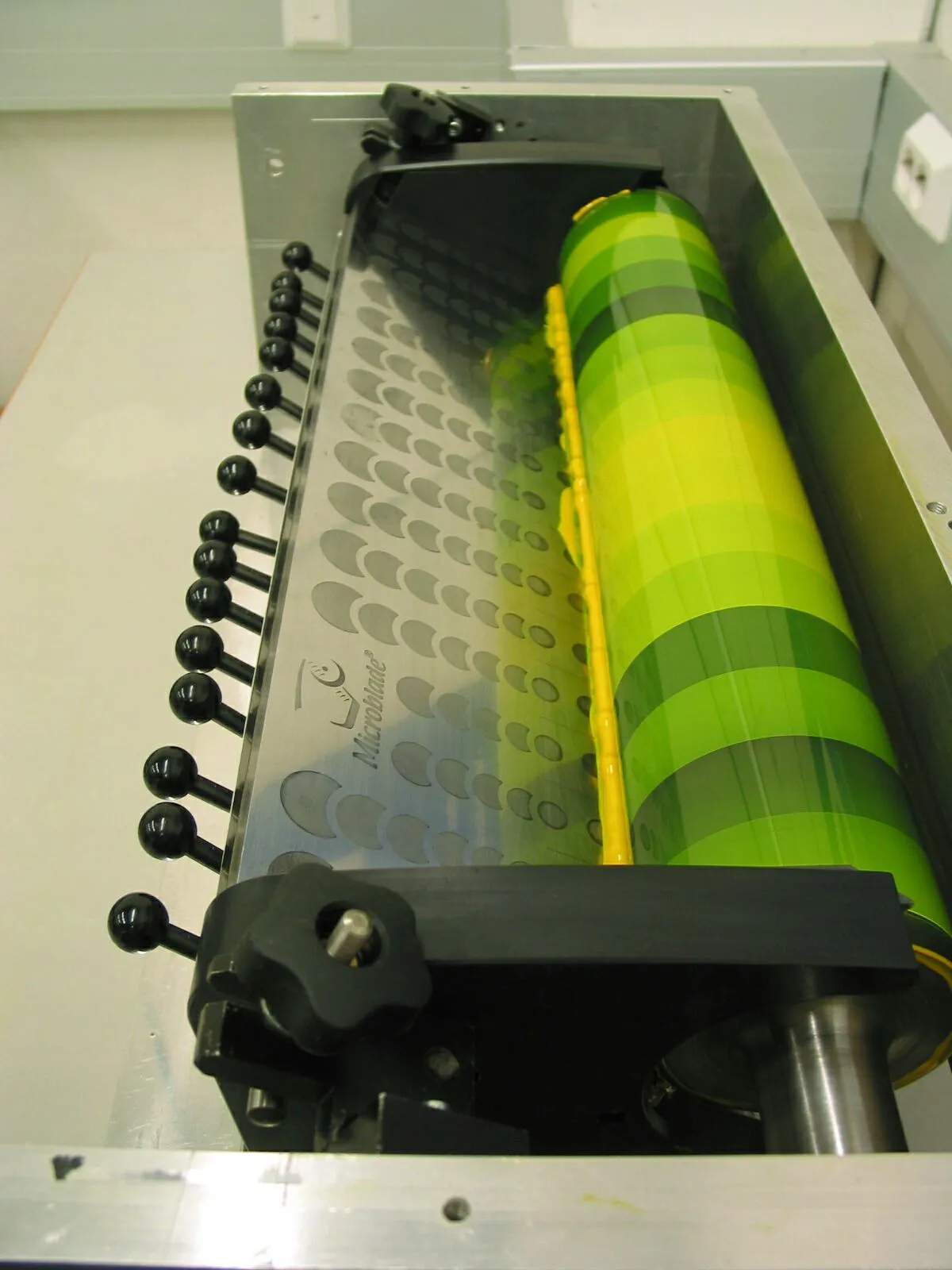 Segmented ink blade